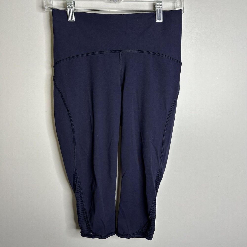 Women's Wunder Under Size 6 Navy Blue Crop High Rise Leggings